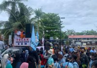 Buruh di Banjarmasin Serbu Gedung DPRD Kalsel, Tolak Kenaikan BBM dan Tuntut Kenaikan Upah