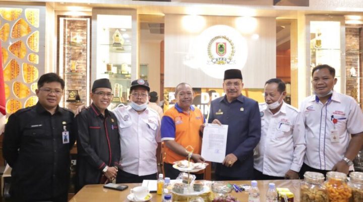 Ketua DPRD Kalsel Bersama Aliansi Pekerja Buruh Banua Akan Bawa Aspirasi Massa Demo ke Presiden