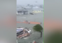 Badai Ian Hantam Florida, Ombak Besar Terjang Properti di Pantai Fort Myers