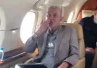 Usai 'Oke' Hapus Listrik 450 VA, Ketua Banggar Viral Naik Jet Pribadi Sambil Merokok