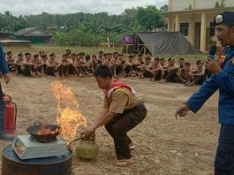 Edukasi Pelajar Cegah Kebakaran dan Penyelamatan, Satpol PP dan Damkar Tanah Bumbu Datangi Sekolah