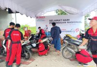 Yamaha Layani Servis Gratis dan Bagikan Ratusan Botol Oli Cuma-Cuma di Handil Bakti, Pelanggan Senang