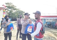 Ringankan Beban Masyarakat Terdampak Kenaikan Harga BBM, Kapolres Tanah Bumbu Bagikan Paket Sembako