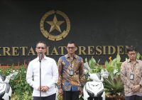 Dukung Penggunaan Listrik Ramah Lingkungan di 5 Istana Kepresidenan, PLN Serahkan Sertifikat Energi Baru Terbarukan