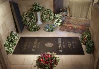 Banyak Warga Inggris Dilaporkan Mengantre di Depan Kastil Windsor untuk Berziarah ke Makam Ratu Elizabeth II