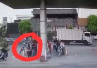 Nekat! Video Pria Bakar SPBU, Lemparkan Api ke Tangki Bensin