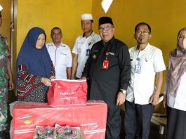Plt Bupati HSU Serahkan Bantuan Bagi Korban Musibah Kebakaran di 2 Desa