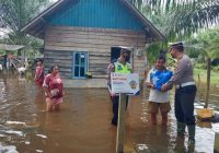 Kasat Lantas Terjun Langsung Pantau Banjir di Dua Kelurahan Pangkalan Bun Kalteng