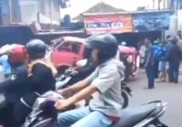 XPander Melaju Kencang Keluar Kompleks Terjang Angkot dan Pedagang Cakwe, 3 Tewas