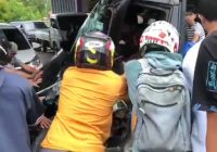 BREAKING NEWS Penumpang Pikap Terjepit di Laka di Jalan Trans Kalimantan Km 24 Anjir Kabupaten Batola