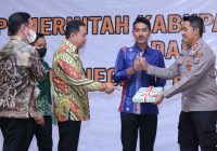 BPN Serahkan 48 Sertifikat Hak Pakai Kepada Pemkab Banjar dan 4 Sertifikat untuk Polres Banjar