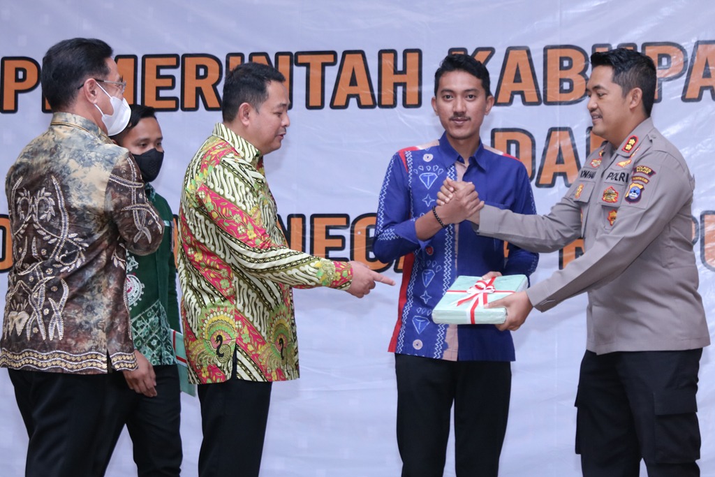 BPN Serahkan 48 Sertifikat Hak Pakai Kepada Pemkab Banjar dan 4 Sertifikat untuk Polres Banjar