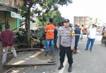 Sopir Truk Terguling di Kintap Diduga Mengantuk