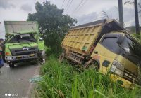 Tabrakan Truk vs Truk di Pelaihari, Luka Parah Sopir Tak Bisa Keluar dari Truknya