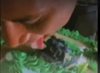 Keterlaluan! Anggota Polisi Jilati Kue Ulang Tahun Sebelum Diberikan kepada Pangdam Kasuari