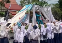 Paman Birin Lepas Pawai Taaruf MTQ Nasional XXIX 2022 Kalsel di Halaman CBS Martapura