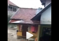 Detik-detik Rumah Hanyut Diterjang Banjir, Polda Jabar Imbau Evakuasi Warga di Kawasan Rawan Longsor