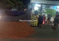 Truk Terbalik di Bundaran Liang Anggang, Lalu Lintas Arah Banjarmasin Macet
