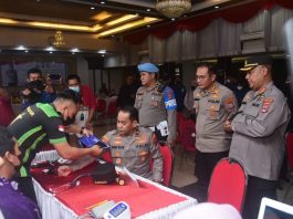 Kapolda Andi Rian Peringati HUT Humas Polri dengan Baksos dan Sedot Darah