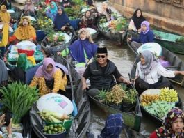 Pagi-pagi Paman Birin Bikin Heboh Pasar Terapung Lok Baintan