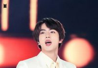 Keren Banget! Baju Kaus ini Ludes Terjual Dalam Hitungan Detik Setelah Dipakai Jin BTS
