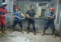 Ular Piton Buat Warga Perumahan Guru SD Kabupaten Banjar Panik
