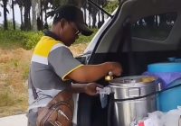 Viral Paman Pentol di Sebamban Kabupaten Tanah Bumbu Jualan Pakai Toyota Rush