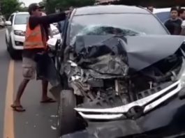 Video Detik-Detik Avanza Tabrak Bus di Desa Antasan Kabupaten Banjar, Sopir Terjepit dan 2 Penumpang Alami Luka