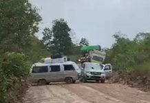 Angkutan L300 Tabrak Pikap Double Cabin di Jalan Alternatif Km 171 Satui Kabupaten Tanah Bumbu