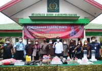 Tak Hanya Sabu, Jamu Ilegal dan Pakaian Pelaku Tindak Kejahatan Turut dimusnahkan di Halaman Kantor Kejari Banjar