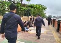 Tertibkan Kawasan Siring Kampung Ketupat, Satpol PP Kota Banjarmasin Amankan 1 Warga Diduga Mabuk dan Bawa Sajam