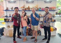 Sasirangan Karya Warga Binaan Lapas Narkotika Karang Intan Diminati Turis Australia
