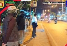 Ngacir Lihat Satpol PP, Hp Seorang Badut Depan QMall Ketinggalan