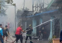 Tiga Rumah di Jalan Paramaian Pembataan Murung Pudak Dilalap Api