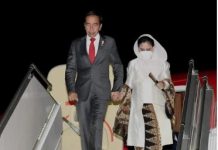 Ibu Negara Iriana Terjatuh di Tangga Pesawat Saat Dampingi Jokowi di KTT G20