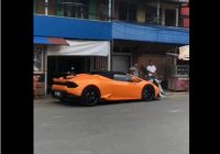 Viral! Lamborghini Parkir Depan Warung di Jalan Raya Barabai HST