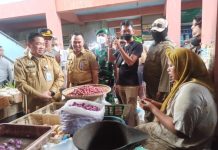 Ibnu Sina Temukan Kenaikan Harga Beras Capai Rp5 Ribu Per Liter di Pasar Kuripan