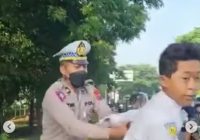 Viral, Pelajar Tak Pakai Helm Dicegat Polisi Ngamuk Aksinya Direkam