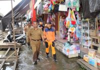 Sehari Menjabat, Pj Bupati HSU Langsung Turun ke Lokasi Banjir Amuntai