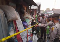 Polisi Pasang Police Line di Sekitar Rumah Sewaan Udin di Pelambuan
