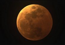 Tengok Penampakan Puncak Gerhana Bulan Total di Ternate Maluku