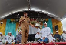 Paman Birin dan Guru Yanor Berlomba Lelang untuk Dana Pesantren Darul Falah