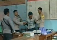 Kocak Maling Ketiduran di Sekolah, Dibangunkan Polisi