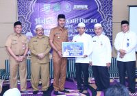 Bupati Banjar Berikan Bonus Puluhan Juta Kepada Kafilah Berprestasi di MTQN XXIX 2022