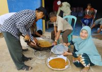 Bahan Baku Gula Semut Banyak di Desa Gunung Besar, DKUMP2 Tanah Bumbu Beri Pelatihan Berwirausaha