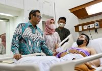 Mahfud MD Jenguk Korban Bom Astanaanyar: Teroris Bukan Pejuang Agama