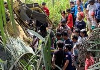 Dumptruck Bermuatan Semen dari Kalsel Terguling di Muara Teweh, Sopir Tewas di Lokasi Kejadian