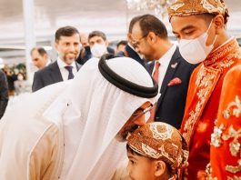 Putra Pangeran Arab MBZ Cium Kepala Jan Ethes di Pernikahan Kaesang-Erina