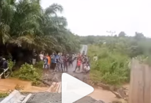 Air Bah dari Pegunungan Bajuin, Jembatan Desa Tebing Siring Putus
