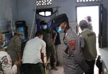 Bandel, Satpol PP Tanah Bumbu Angkut Peralatan dari Tempat Pemotongan Ayam di Desa Gunung